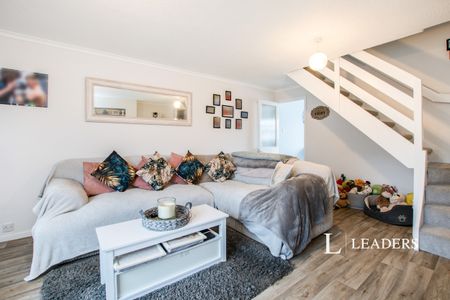 2 bedroom semi-detached to rent Bucklers Way, Bournemouth - Photo 2
