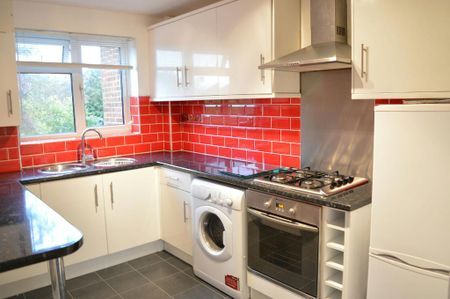 2 bedroom flat to rent - Photo 4