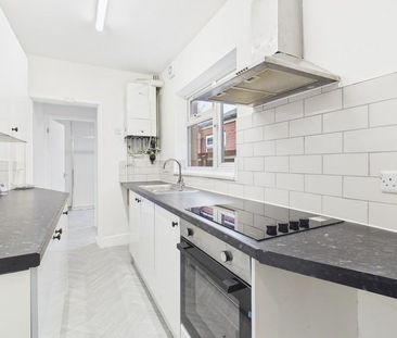 3 bedroom terraced house to rent - Photo 5