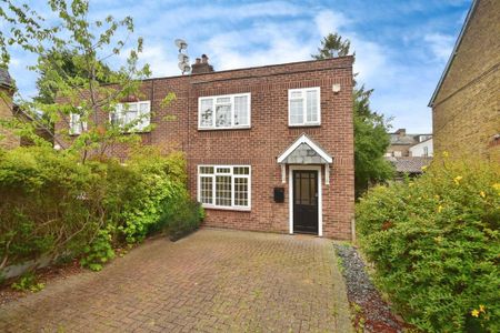 3 bedroom semi-detached house to rent - Photo 2