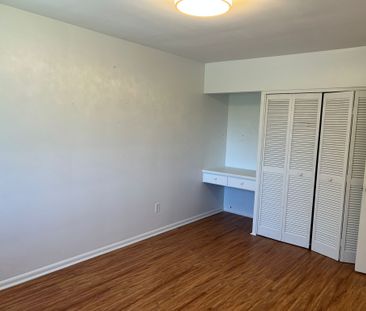 For Lease - 51 Steel Street Unit# Main & Second Floor, Barrie, Ontario - Photo 6