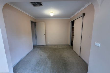 68 Fleetwood Drive, Narre Warren VIC - Photo 5