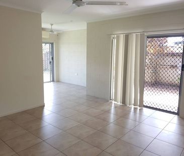 Low Maintenance 3 Bedroom Stand Alone Duplex! - Photo 2