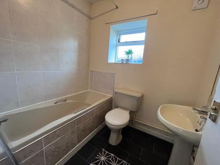 2 bedroom terraced house to rent - Photo 3