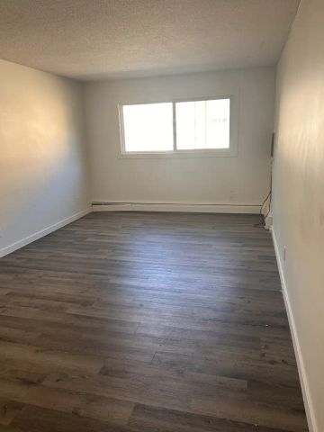 727 5th Avenue North — 1 Bedroom - Photo 2