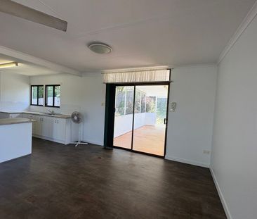 PERFECTLY POSITIONED BY THE BEACH - THIS CHARMING HOME OFFERS COMFO... - Photo 2