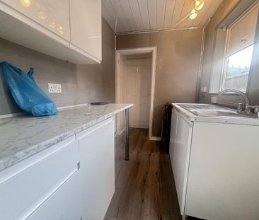 3 bedroom end of terrace house to rent - Photo 5