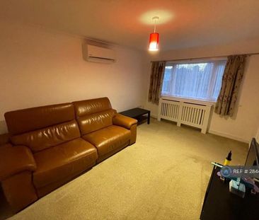 4 bedroom semi-detached house to rent - Photo 1