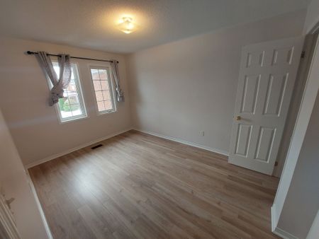 For Lease - 289 Penndutch Circle, Whitchurch-Stouffville, Ontario - Photo 4