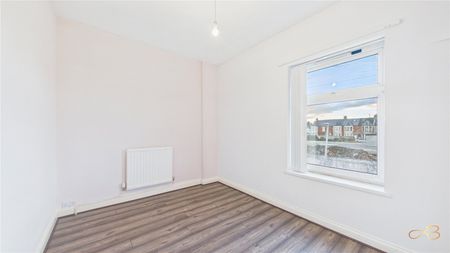 2 Bedroom Terraced - Photo 2