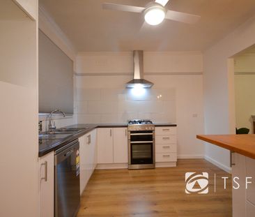 Modern Three Bedroom Home! - Photo 4