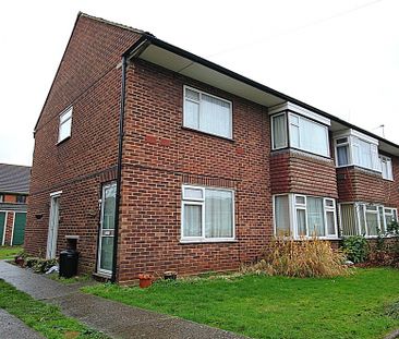 Chestnut Close, UB7, Harlington - Photo 6