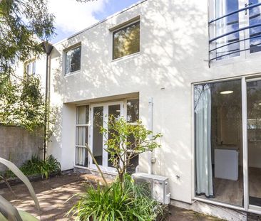 2-Bedroom Townhouse with Private Courtyard in Prime Christchurch Lo... - Photo 1