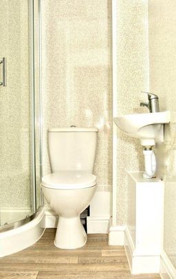 1 bedroom in a house share to rent - Photo 1