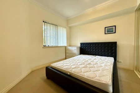 Stunning Marina-View Apartment in Dolphin Quays -Available NOW! - Photo 4