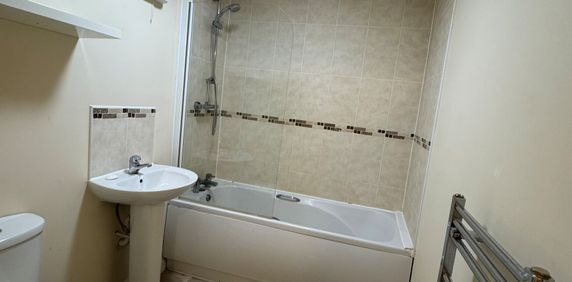 QUEENSWAY, BLETCHLEY - 1 BEDROOM - Photo 2