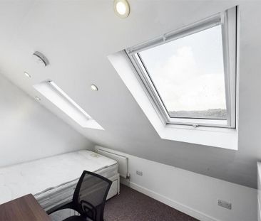 6 bedroom semi-detached house to rent - Photo 2