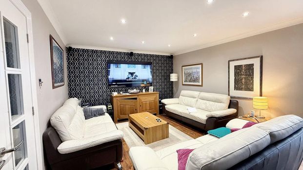 1 bedroom in a house share to rent - Photo 1