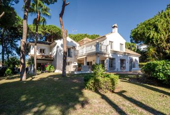 Luxury Villa for rent in Las Chapas, Spain