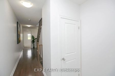 Property For Lease | W9237869 - Photo 5