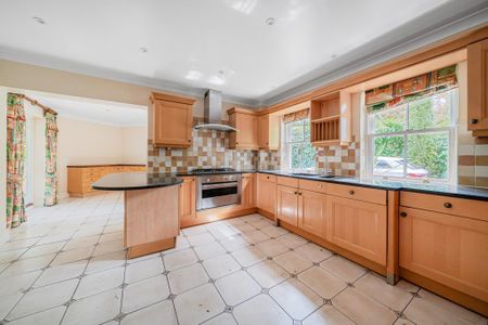 5 bedroom detached house to rent - Photo 2
