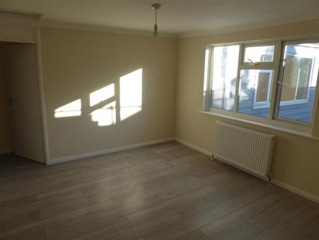 3 bedroom maisonette to rent - Photo 4