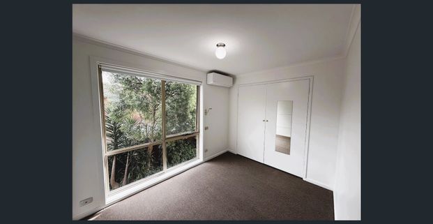 Stylish, Updated Townhouse in Prime Box Hill North Location - Photo 1