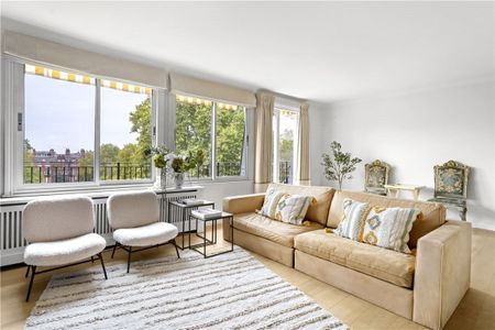 Spanning across three floors is this wonderful penthouse apartment with 3 bedrooms, lift access, and stunning rooftop terrace in the beautiful Cadogan Square. EPC Rating C | Council Tax Band H - Photo 4
