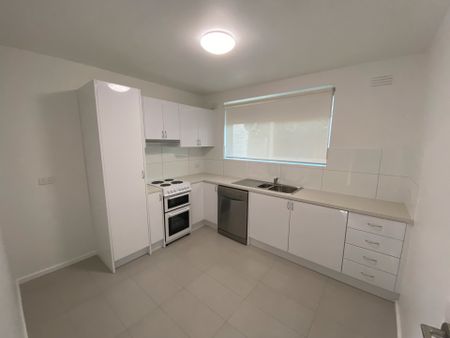 Renovated on the ground floor. - Photo 2