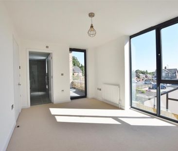 4 bedroom townhouse to rent - Photo 2