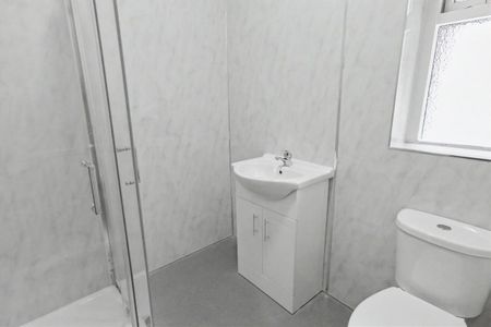 Octagon Road, Whiteley Village, Hersham - Photo 3