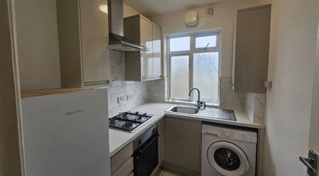 2 Bed Flat, Streatham Vale, SW16 - Photo 5