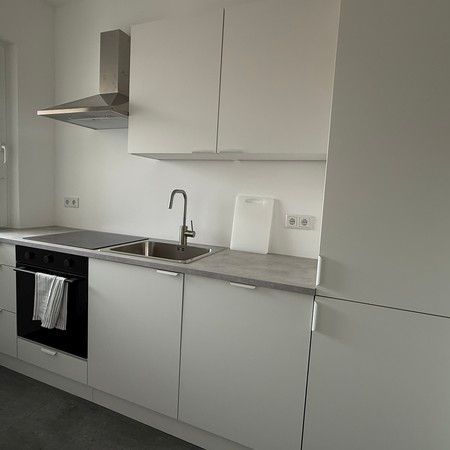 Frisch renoviertes und möbliertes WG Zimmer zum Erstbezug - Photo 1