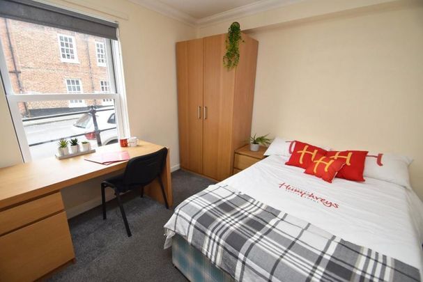 3 bedroom flat to rent - Photo 1