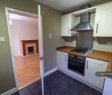 3 bedroom semi-detached house to rent - Photo 3