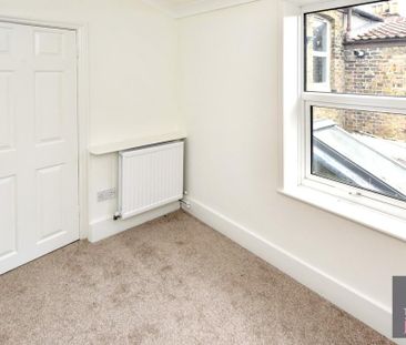 2 bedroom end of terrace house to rent - Photo 1