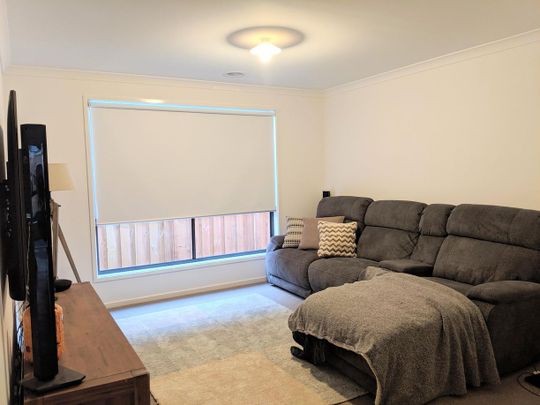 STYLISH MODERN LIVING - Photo 1