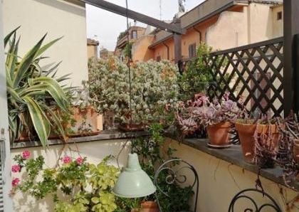 Attic-Piazza Navona: Short Stay. beautiful, fully furnished 1 Bedroom + Guest bed, 1 bath in period building with 2 large private terraces. Parquet floors, air conditioning, chef's kitchen, views, silent and bright. #2064