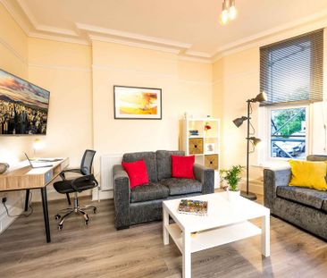 1 bedroom in a house share to rent - Photo 2