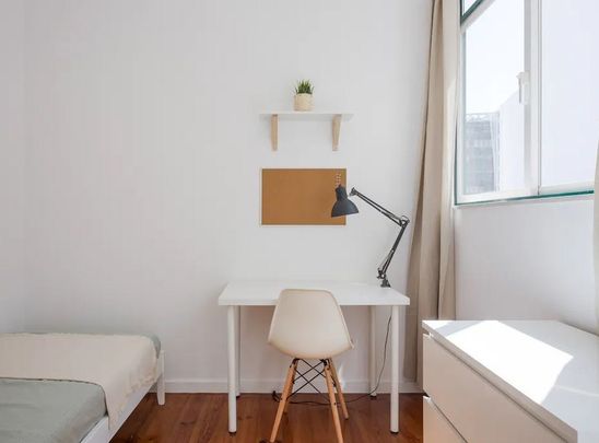 Calçada do Marquês de Abrantes, Lisbon, Lisbon 1200-163 - Photo 1