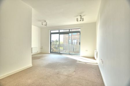 A four bedroom townhouse, within a short walk to Cambridge central train station and Mill Road. Ideally located for easy access to Addenbrookes Hospital and City Centre. - Photo 5