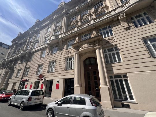 Helle Altbauwohnung Nähe Rochusmarkt - Photo 1