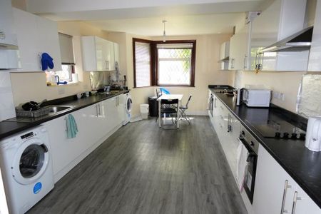 1 bedroom in a house share to rent - Photo 3