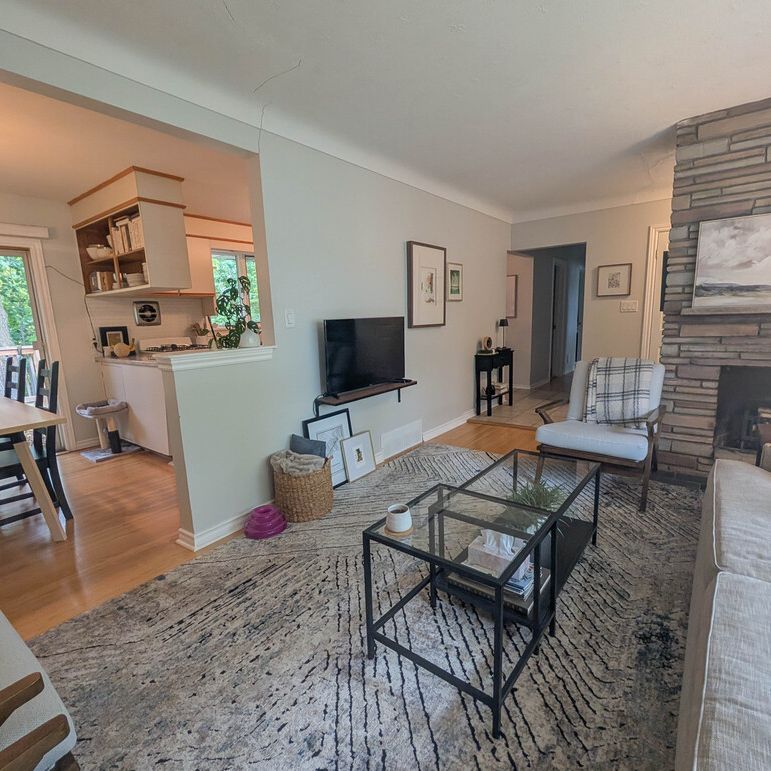 Charming 3-Bedroom Home Near The Pen Centre! - Photo 1