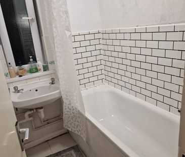 Room in a Shared Flat, Malmesbury Road, E3 - Photo 4
