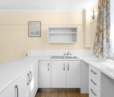 Partially furnished Dual-Living Home with Space, Flexibility and Exceptional Storage, just 150 metres to the water Contact Julie Sykes 0438 050 110 - Photo 6