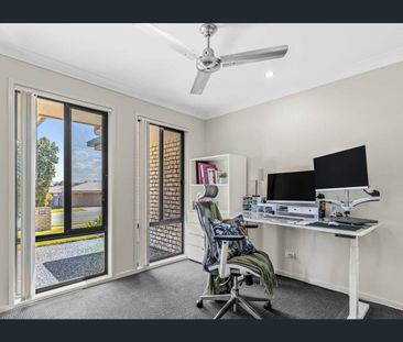 SPACIOUS 4 BEDROOM HOME WITH OPEN KITCHEN LIVING. VERY GOOD SIZE BE... - Photo 5