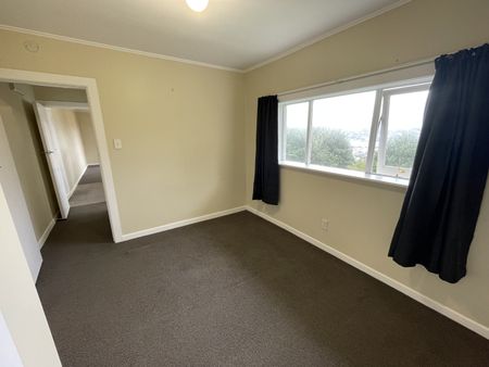Cozy 1-Bedroom Flat in Melrose - Photo 2