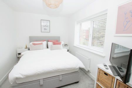2 bedroom terraced house to rent - Photo 2