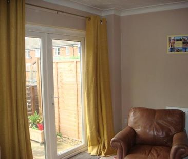 2 bedroom terraced house to rent - Photo 2